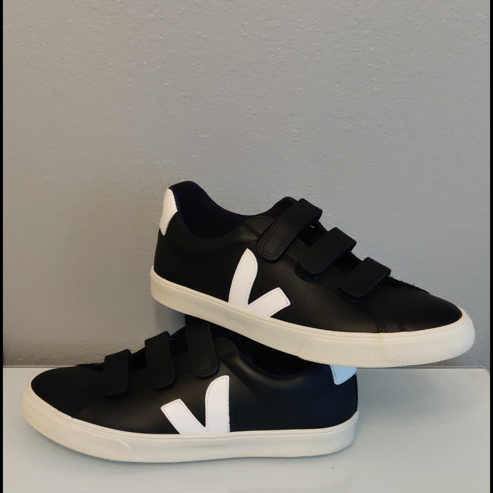Veja Black Leather velcro sneakers Euro 38US 7
